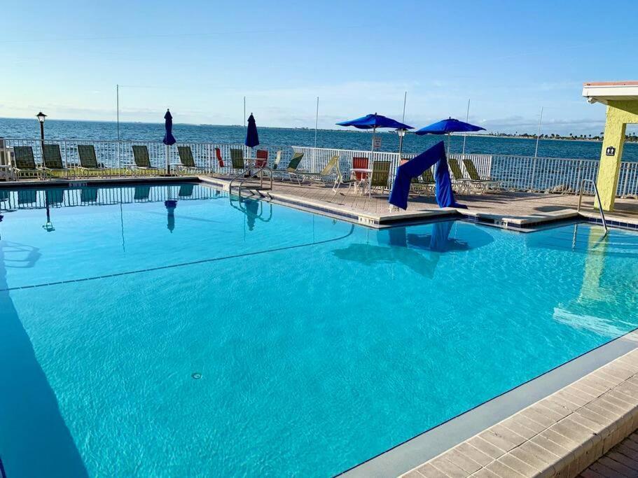 On The Rocks Villa Tampa Exterior photo