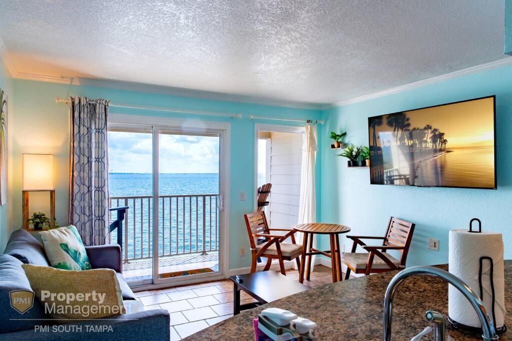 On The Rocks Villa Tampa Exterior photo