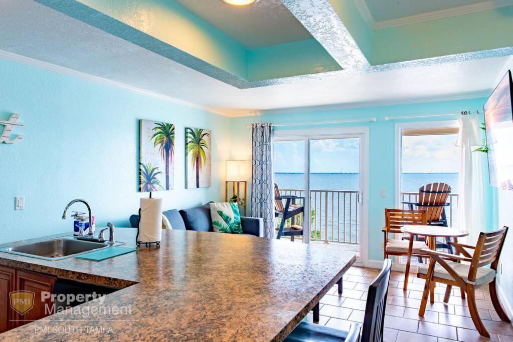 On The Rocks Villa Tampa Exterior photo