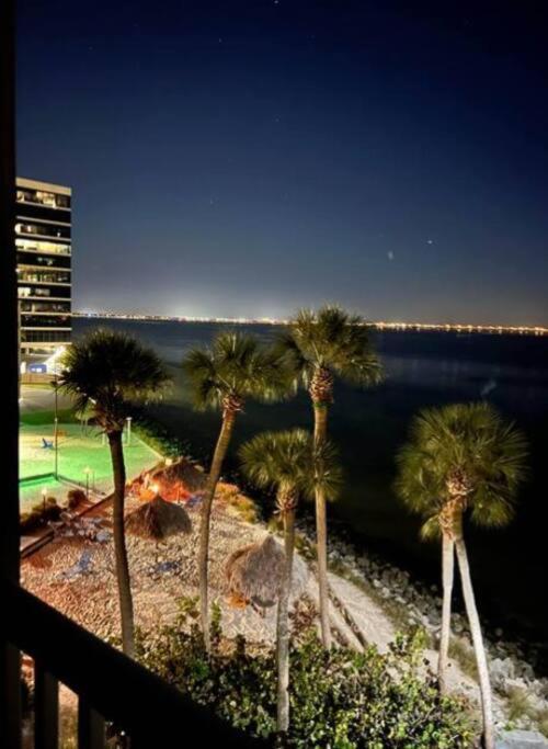 On The Rocks Villa Tampa Exterior photo