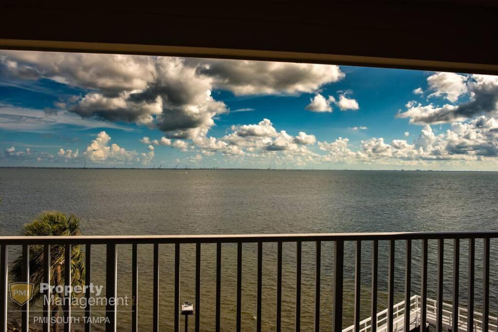 On The Rocks Villa Tampa Exterior photo